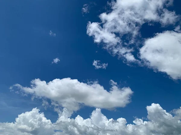 Fluffly Cloud Blue Sky Background — 스톡 사진