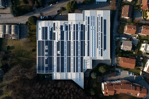 Industrial Building Solar Panels Roof Top Green Energy Production Imagen de archivo