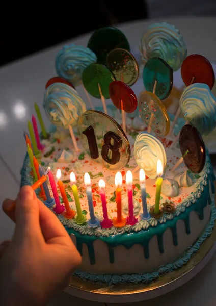 Cumpleaños Tarta Años Con Velas Sobre Fondo Oscuro Delicioso Pastel — Foto de Stock