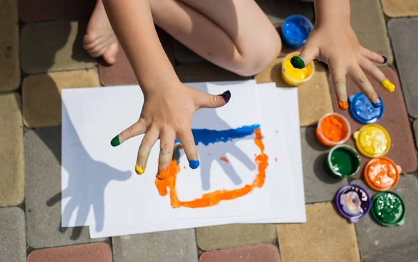 Child Draws Multi Colored Finger Paints Fingers Stained Paint Entertainment — Foto Stock