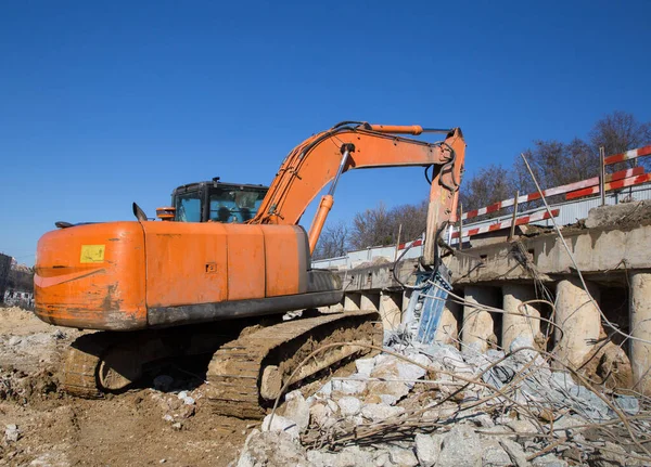 Orange Excavator Industrial Hydraulic Hammer Working Construction Site Pieces Concrete — Stock Photo, Image