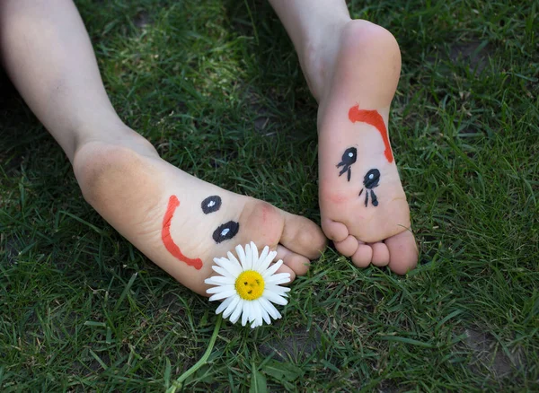 Satisfied Smiles Drawn Two Left Children Bare Feet Children Lie — Stock Photo, Image