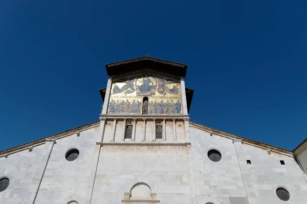 Roman Catholic Basilica Church San Frediano Lucca Italy — 스톡 사진