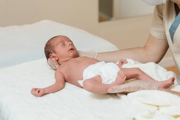 Professional Physiotherapist Working Newborn Baby Medicine Health Care Concept — Stock Photo, Image