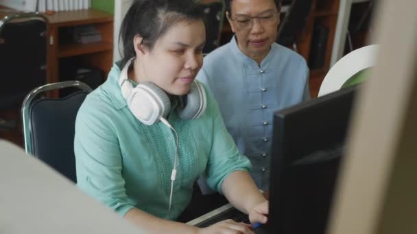 Authentic Blind Person Woman Head Phone Using Computer Braille Display — Stock Video