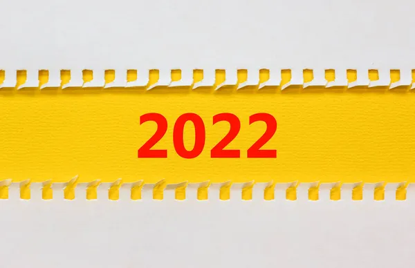 2022年快乐新年的象征 编号2022的黄色白纸漂亮的黄色背景 复制空间 商务与2022年快乐新年理念 — 图库照片
