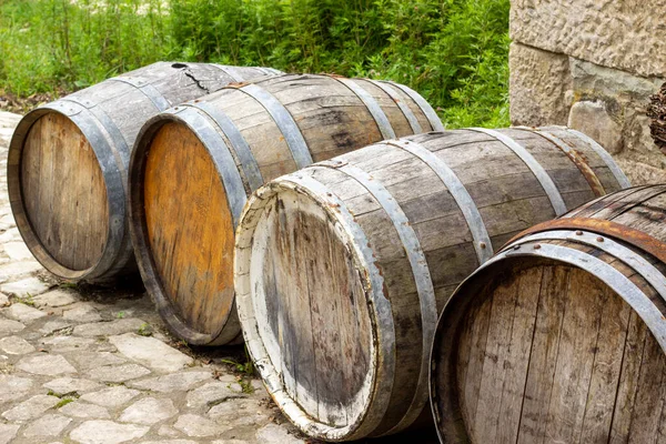 Old Wooden Barrels Old Wooden Barrel Metal Rings Beautiful Background — Stock Photo, Image