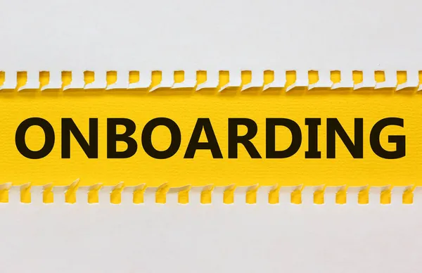 搭乗成功のシンボル 単語と白と黄色の紙美しい黄色の背景にオンボーディング ビジネスとオンボーディングの成功コンセプト スペースのコピー — ストック写真