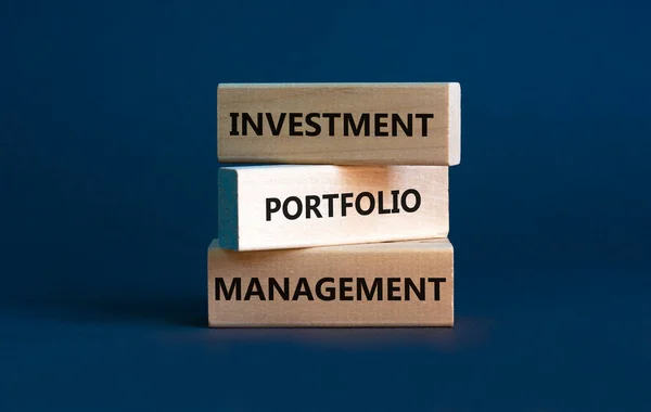投资组合管理符号 投资组合管理 概念词 漂亮的灰色背景 投资组合管理概念 复制空间 — 图库照片