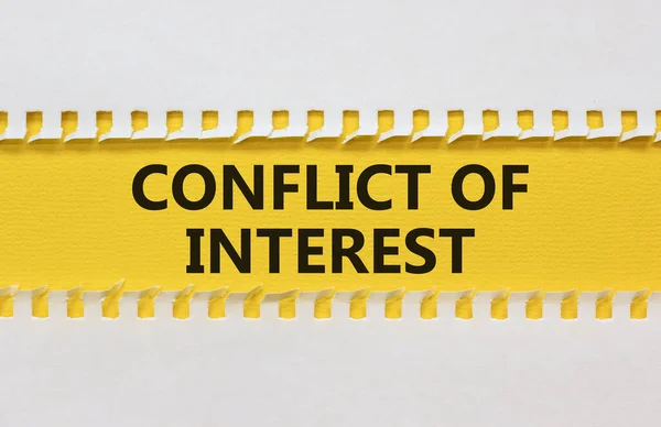 Symbol Konfliktu Interesów Biało Żółty Papier Słowami Konflikt Interesów Piękne — Zdjęcie stockowe