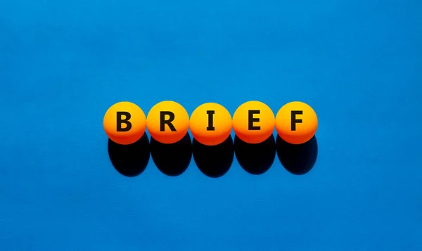Kort Symbool Het Conceptwoord Kort Oranje Tafeltennisballen Mooie Blauwe Tafel — Stockfoto
