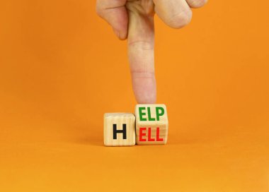 Cehennem ya da yardım sembolü. İş adamı küpü çevirir ve 