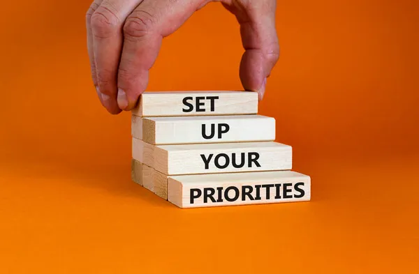 Establece Símbolo Prioridades Bloques Madera Con Palabras Configura Tus Prioridades — Foto de Stock