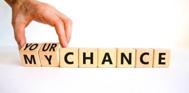 Senin ya da benim şans sembolüm. İş adamı ahşap küplere dönüşür ve 