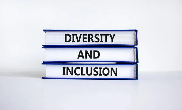 Símbolo Diversidade Inclusão Livros Com Palavras Diversidade Inclusão Sobre Belo — Fotografia de Stock