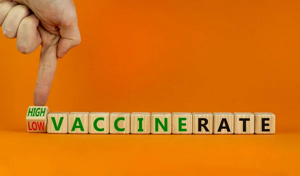 Símbolo Alta Baja Tasa Vacunas Cubos Madera Torneados Palabras Cambiadas — Foto de Stock