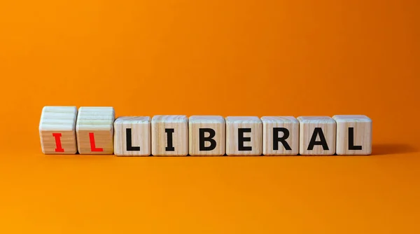 Símbolo Liberal Liberal Virou Cubos Madeira Mudou Palavra Illiberal Para — Fotografia de Stock