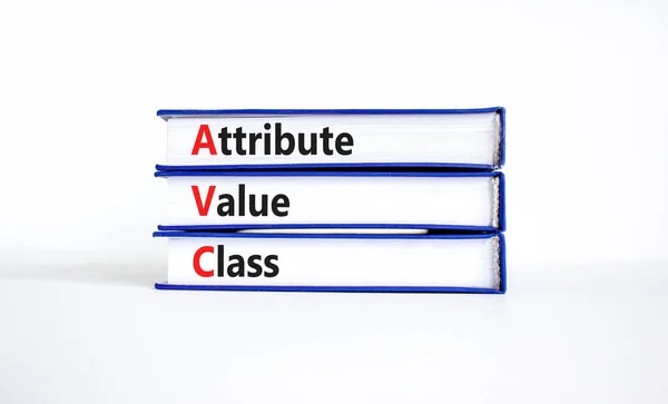 Avc属性値クラスシンボル 概念単語本のAvc属性値クラス 美しい白いテーブル 白い背景 コピースペース ビジネスとAvc属性値クラスの概念 — ストック写真