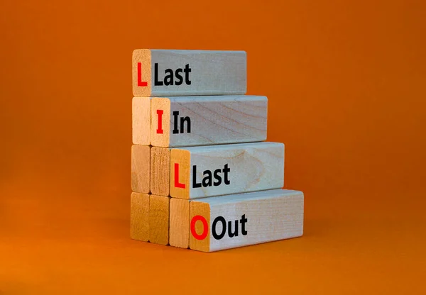 Lilo Auf Dem Letzten Platz Konzepte Lilo Zuletzt Auf Holzklötzen — Stockfoto