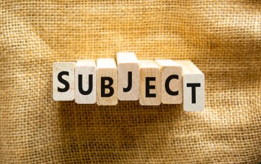 Konu sembolü. Konsept kelime. Tahta bloklardaki konu. Güzel tuval arka plan, kopyalama alanı. İş ve konu kavramı.