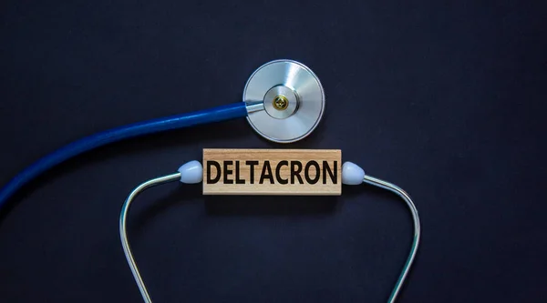 Covid Corona Deltacron Varyant Sembolü Ahşap Blok Steteskopta Deltakron Kavramı — Stok fotoğraf