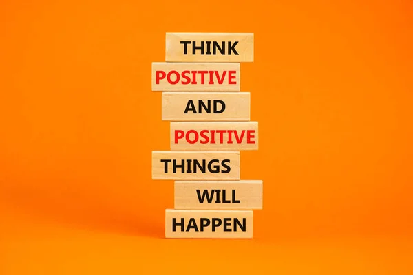 Mysli Pozitivně Dřevěné Bloky Slovy Myslete Pozitivní Pozitivní Věci Stanou — Stock fotografie
