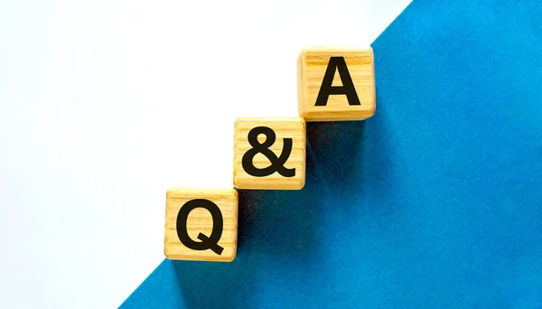 Preguntas Respuestas Símbolo Palabras Conceptuales Preguntas Respuestas Sobre Cubos Madera — Foto de Stock