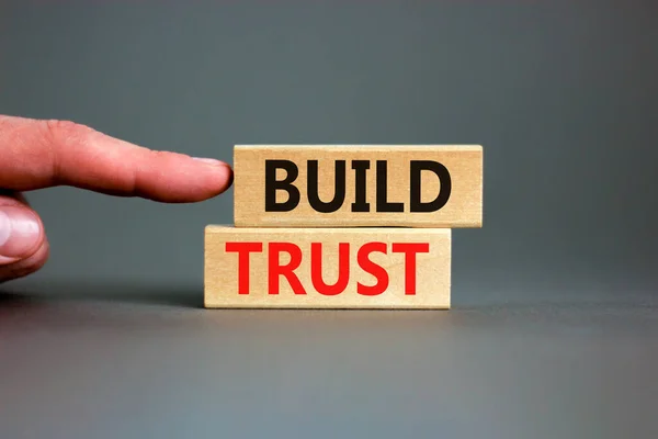Buduj Symbol Zaufania Słowa Koncepcyjne Zbuduj Zaufanie Drewnianych Klockach Pięknym — Zdjęcie stockowe