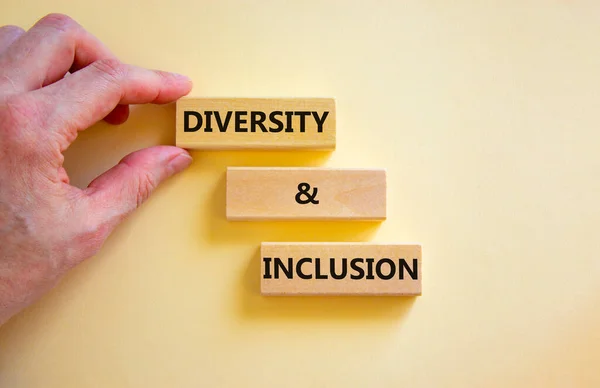 Symbol Różnorodności Integracji Koncepcja Słowa Różnorodność Włączenie Blokach Pięknym Białym — Zdjęcie stockowe