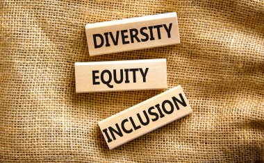 Çeşitlilik özsermaye kapsamı sembolü. Kelimeleri kavramsal çeşitlilik özsermaye dahil güzel tuval tablo zemininde bloklar üzerinde. İş, çeşitlilik özsermaye kapsamı kavramı.