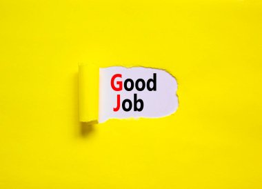 GJ iyi iş kısaltma sembolü. Kavramsal sözcükler GJ sarı kağıt üzerinde güzel sarı masa beyaz arka plan, kopyalama alanı. İş ve GJ iyi iş kavramı.