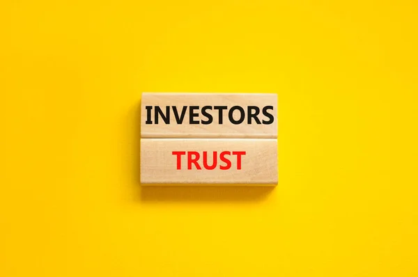Inversores Confianza Símbolo Concepto Palabras Los Inversores Confían Los Bloques — Foto de Stock