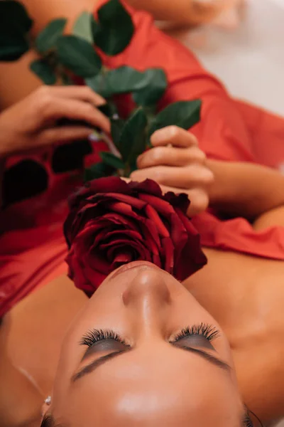 Mujer Spa Lujo Elegante Ojos Glamour Chica Con Piel Seda —  Fotos de Stock