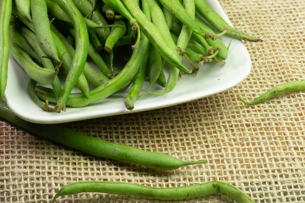 Kapsel Del Vit Skål Ett Bord — Stockfoto