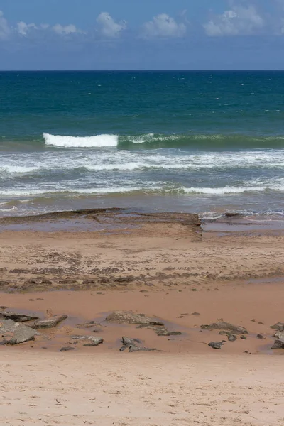 Kilátás Homokból Strandról Tengerre Egy Napsütéses Napon — Stock Fotó