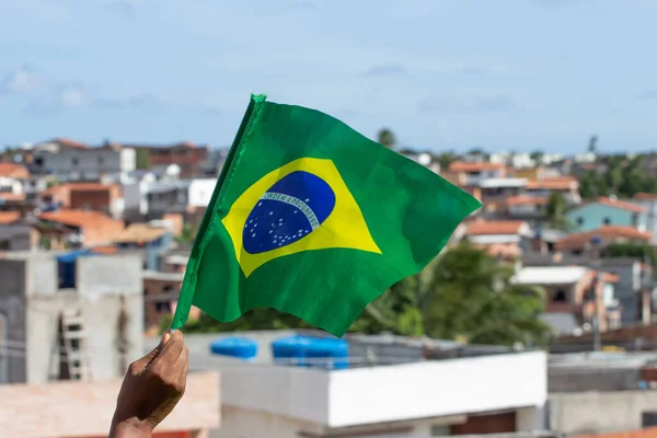 Man Holding Brazilian Flag Front Community — Fotografie, imagine de stoc