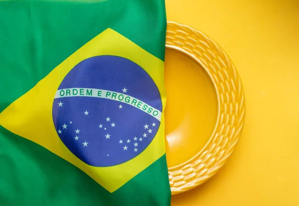 Порожня Тарілка Бразильським Прапором Голоді Бразилії — стокове фото