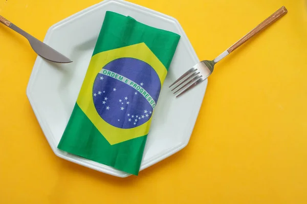 Empty Plate Cutlery Brazilian Flag — Stockfoto