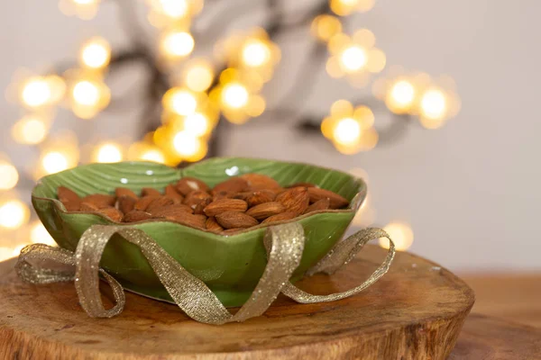 Bir kase dolusu badem - Noel zamanı