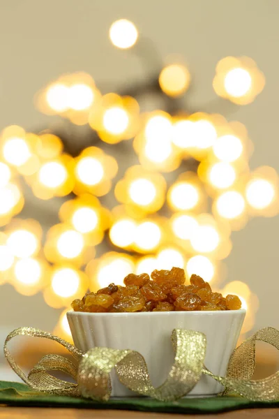Kuru üzümle dolu bir kase - Noel