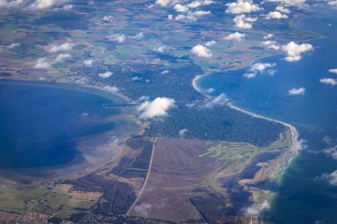 Danimarka 'nın güzel manzarası üzerinde uçaktan hava manzarası 