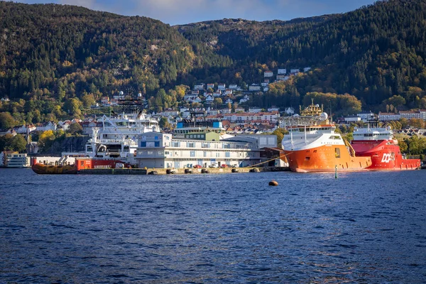 ノルウェーの港を望む素晴らしい町ベルゲン — ストック写真