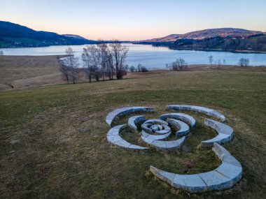  Irrsee Steinblume nehir kıyısında