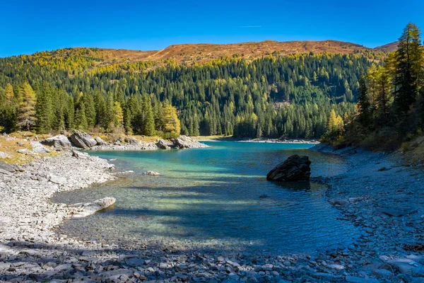 Peisaj Montan Frumos Lac Pădure — Fotografie, imagine de stoc