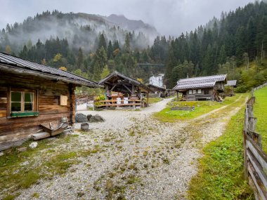 Alp dağlarında güzel bir kasaba