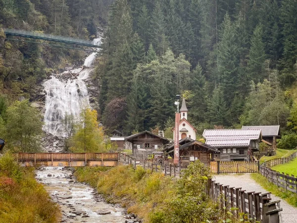 Gyönyörű Város Alpokban Hegyek — Stock Fotó