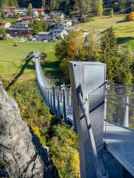 Pont Dans Les Montagnes Par Temps Ensoleillé — Photo