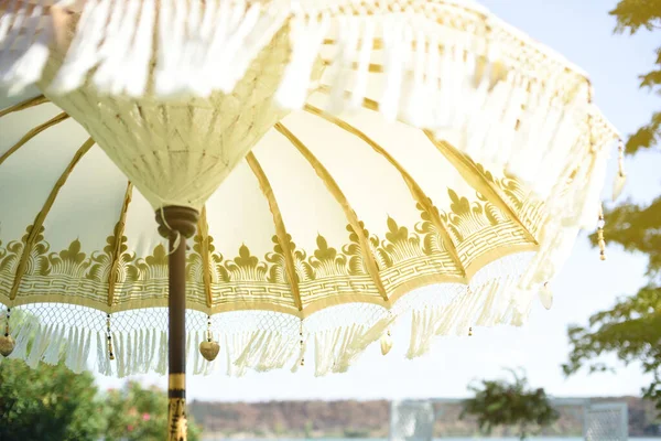 Asian Design Outdoor Sun Umbrella Sun Copy Space Vacation Concept — Stock Photo, Image