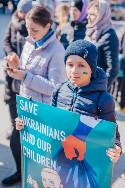 Varsóvia Polônia Março 2022 Marcha Paz Apoio Povo Ucrânia Não Fotos De Bancos De Imagens Sem Royalties