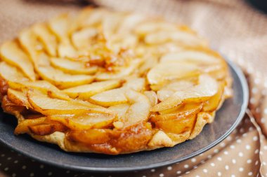 Fransız armutlu turtası ya da taze armut meyveli turta. 